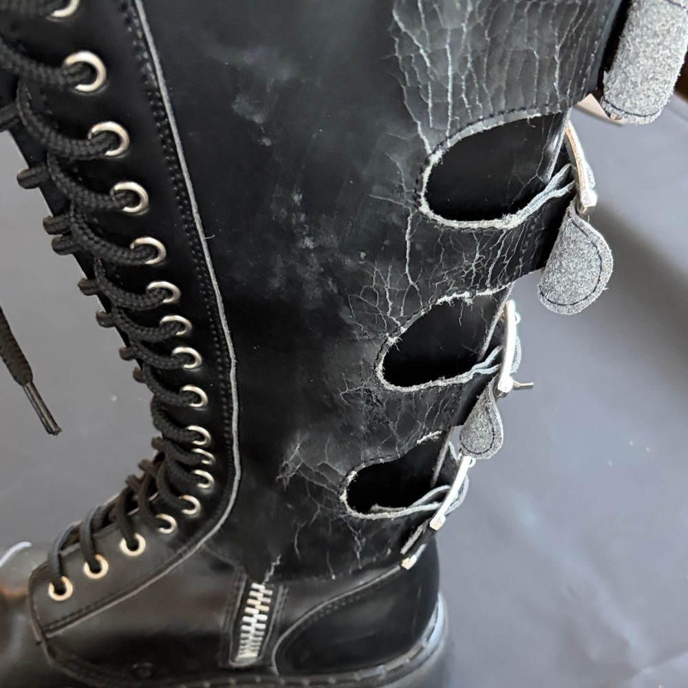 Demonia Knee High Combat Boots Black Lace Up Buckle Goth Punk Alt Women’s 8 - Picture 15 of 15